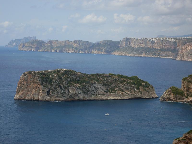 Spanien2010_3 093.jpg - gorgeous view up to the Penon de Ifac, the big Rock on the left side in the background